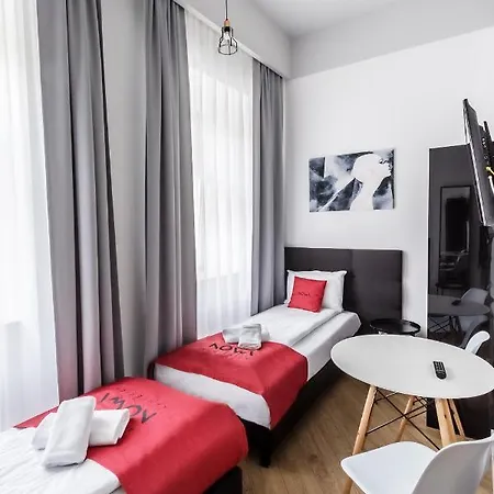 شقة فندقية Nowa Kamienica Centrum Szymanowskiego 22a تشينستوخوفا