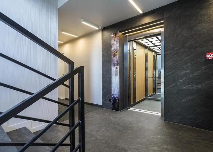 Nowa Kamienica Centrum Szymanowskiego 22a アパートホテル 4*